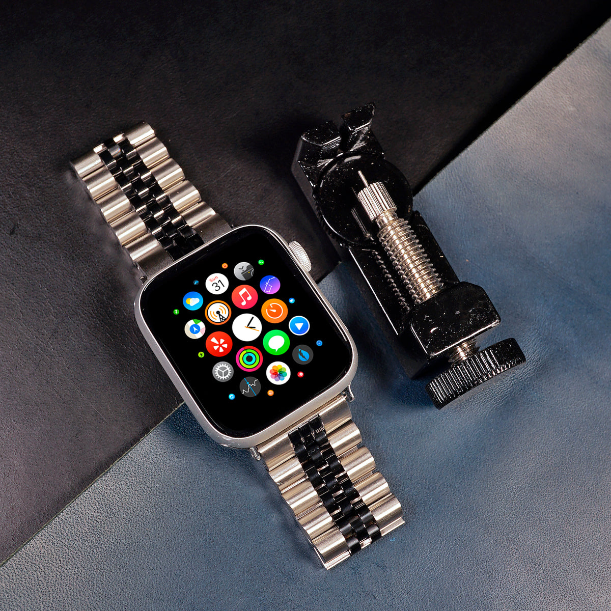 Jubilee Metal Strap in Silver and Black (Apple Watch) 38/40/41mm